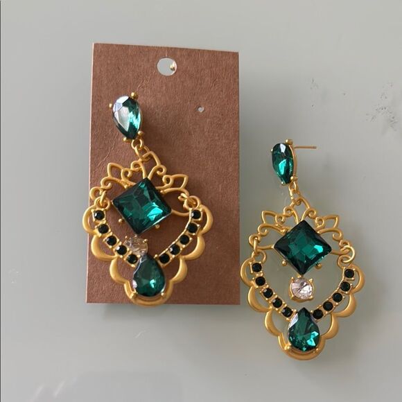 Vintage style Green Drop Earrings A1144 - Picture 1 of 2
